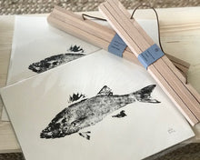 Charger l'image dans la galerie, Attache Poster Aimanté en Bois – Made in France