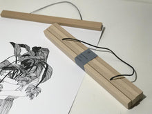 Charger l'image dans la galerie, Attache Poster Aimanté en Bois – Made in France