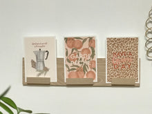 Charger l'image dans la galerie, Porte-Cartes mural aimanté en bois brut