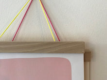 Charger l'image dans la galerie, Attache-poster en bois aimanté – Made in France – Cordon fluo