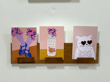 Charger l'image dans la galerie, Porte-Cartes mural aimanté & teinté au Brou de Noix