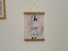 Charger l'image dans la galerie, Attache-poster en bois aimanté – Made in France – Cordon fluo