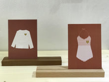 Charger l'image dans la galerie, Porte-carte en bois teinté au Brou de Noix