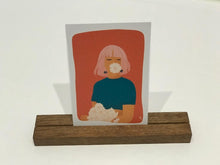 Charger l'image dans la galerie, Porte-carte en bois teinté au Brou de Noix