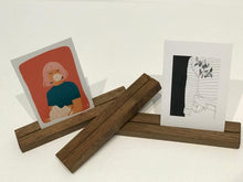 Charger l'image dans la galerie, Porte-carte en bois teinté au Brou de Noix
