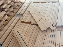 Charger l'image dans la galerie, Attache Poster Aimanté en Bois Brut – Made in France
