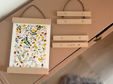 Charger l'image dans la galerie, Attache Poster Aimanté en Bois Brut – Made in France
