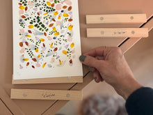 Charger l'image dans la galerie, Attache Poster Aimanté en Bois Brut – Made in France
