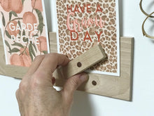 Charger l'image dans la galerie, Porte-cartes mural aimanté en bois – Fait main à Nantes
